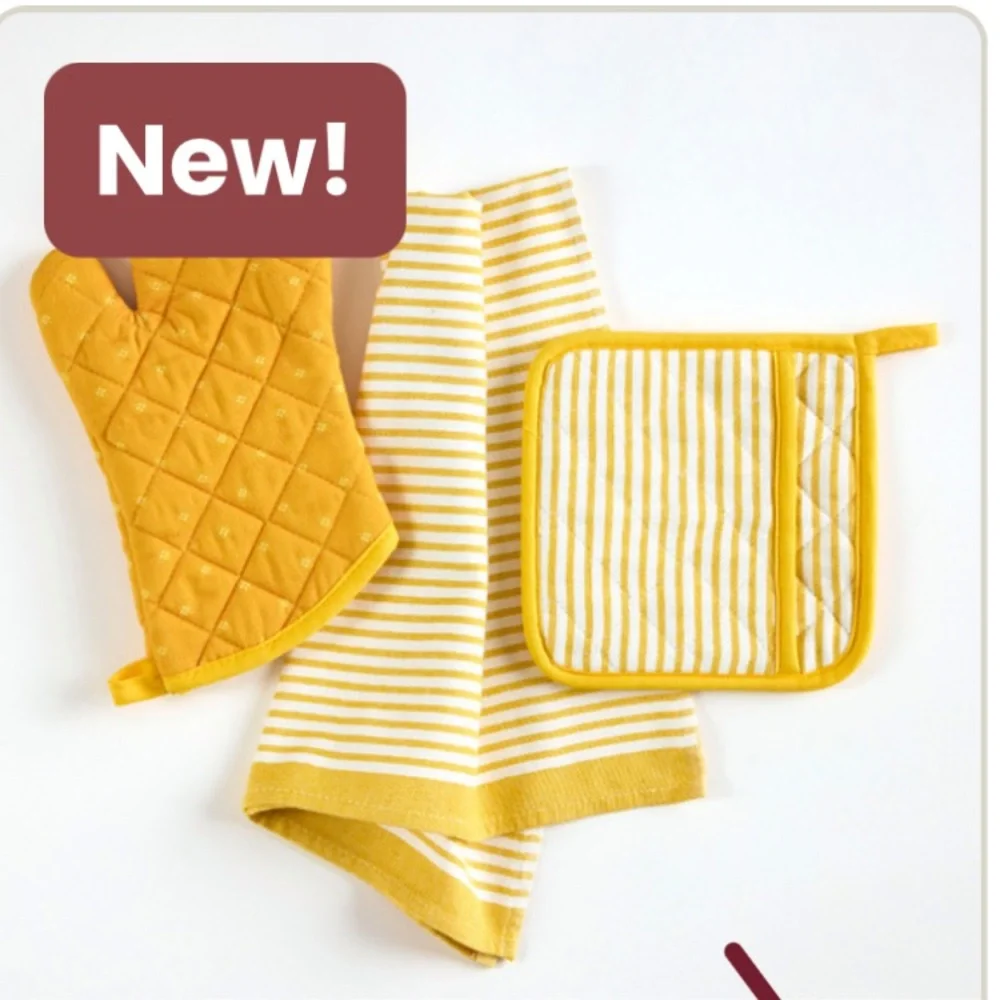 Spoonful of Comfort Yellow Patterned Kitchen Accessories Set & Apron NIB